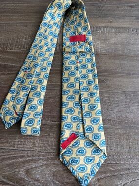 Isaia Yellow Silk Tie with Blue Paisley Pattern, 7 Fold, Hand made in Italy